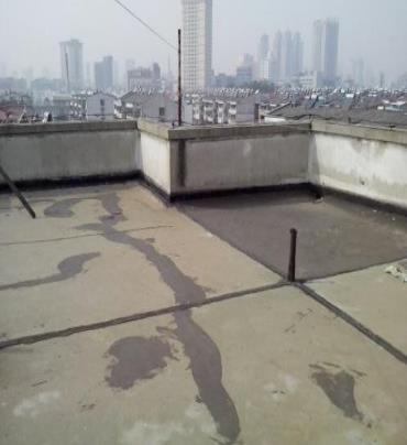 丹东市漏水维修 楼顶漏水是什么原因，楼顶漏水维修方法是什么?